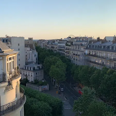 Trocadero & Eiffel Tower Bed & Breakfast